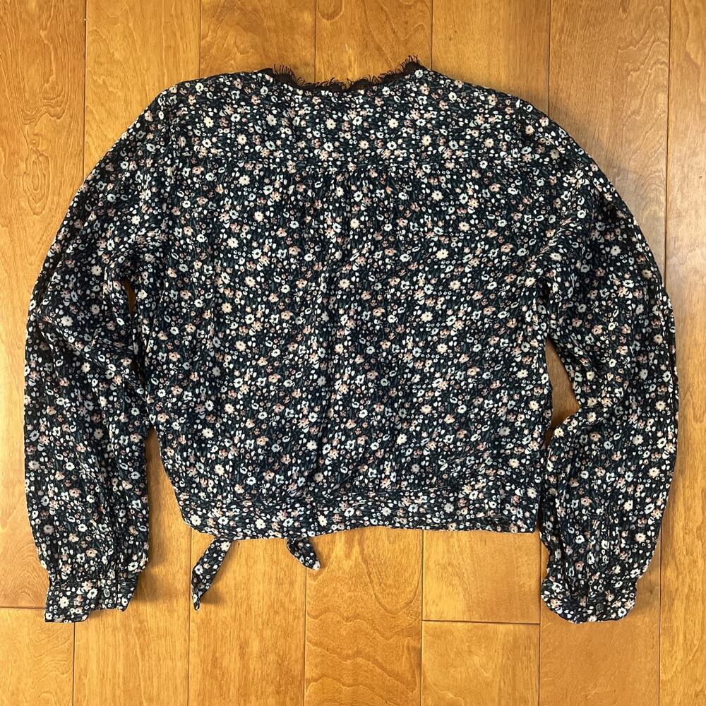 Abercrombie & Fitch Floral Wrap Top Size M Navy Cottagecore Boho Lace Trim - Picture 7 of 9